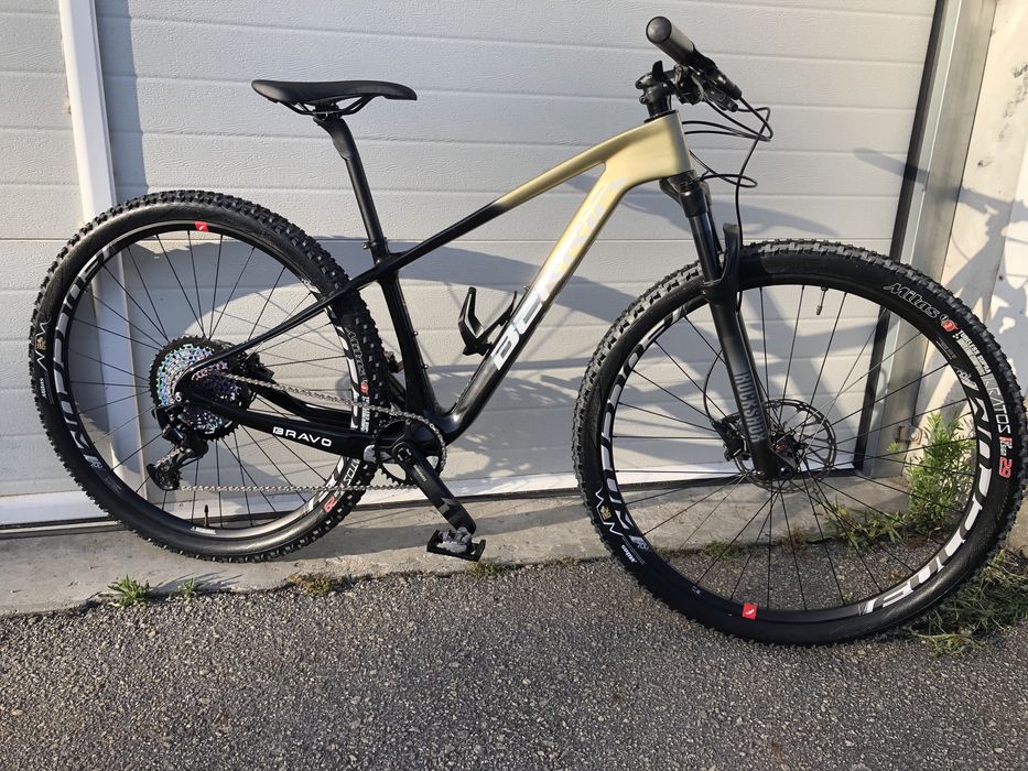 Bicicleta Berria bravo carbono BTT 29`