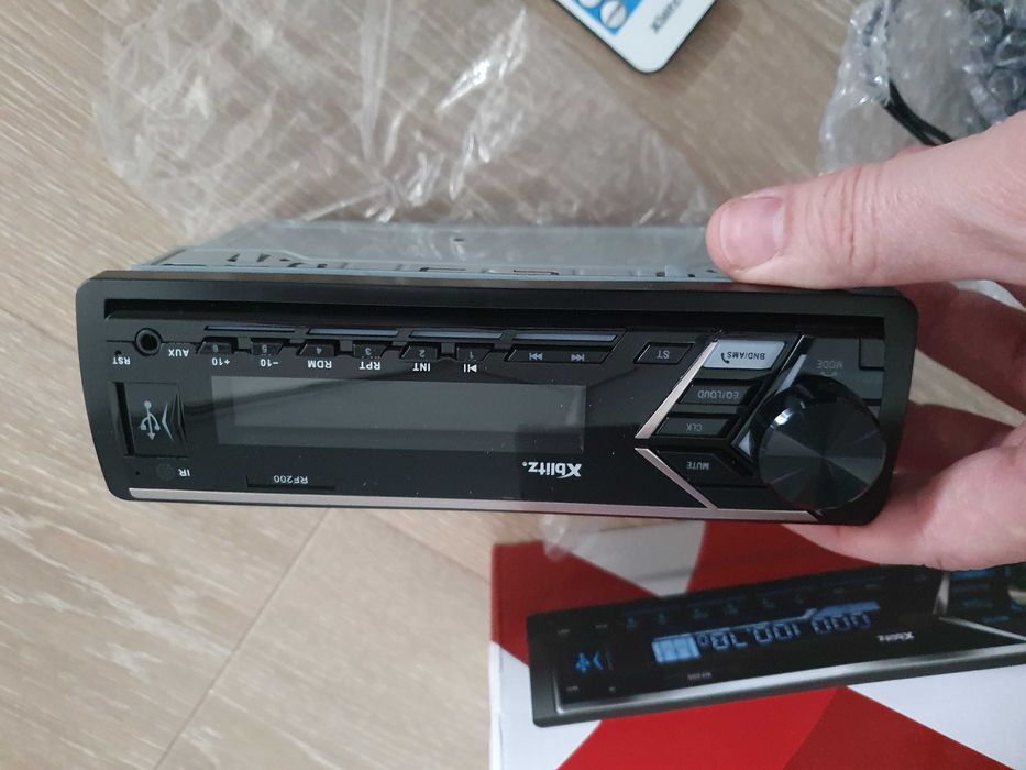 Xblitz RF200 radio