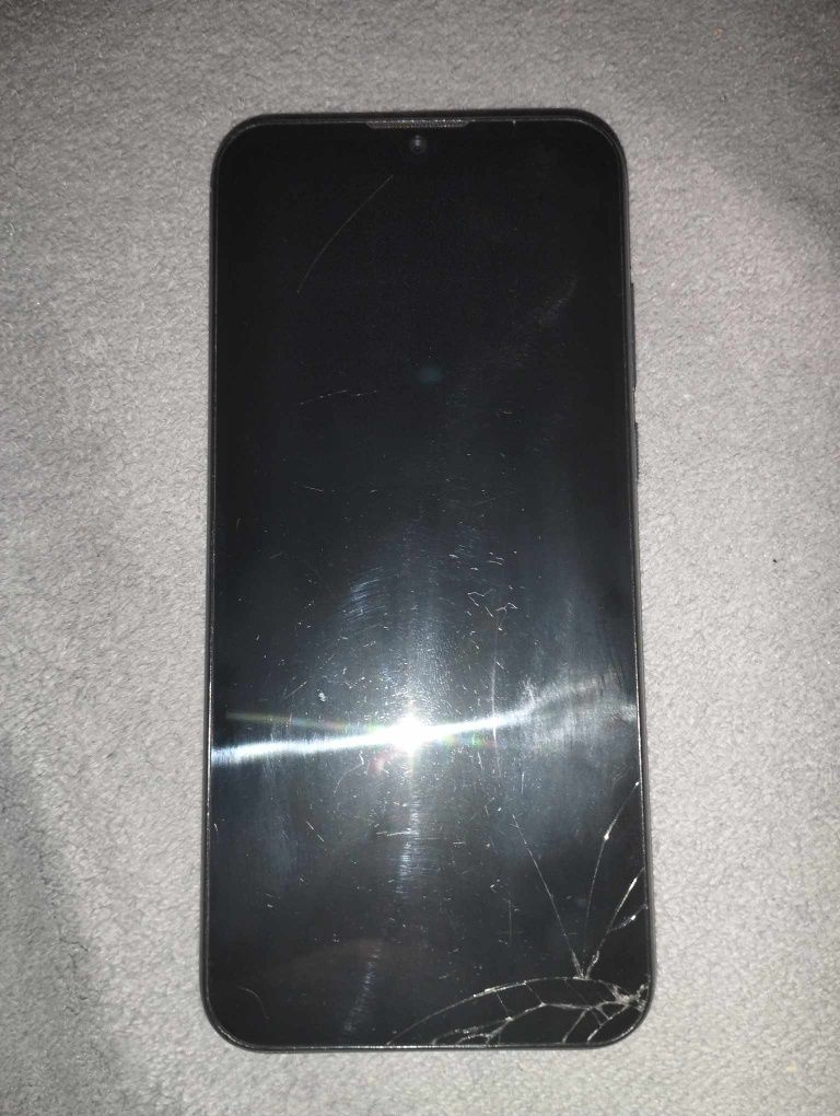 Telefon Huawei y6 uszkodzony oraz Motorola e6s