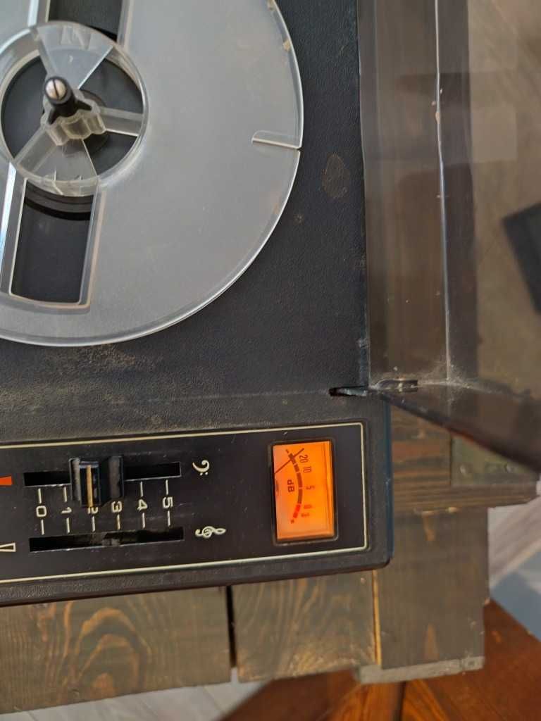 TESLA B700 magnetofon szpulowy, rzadki model, lata 70-te