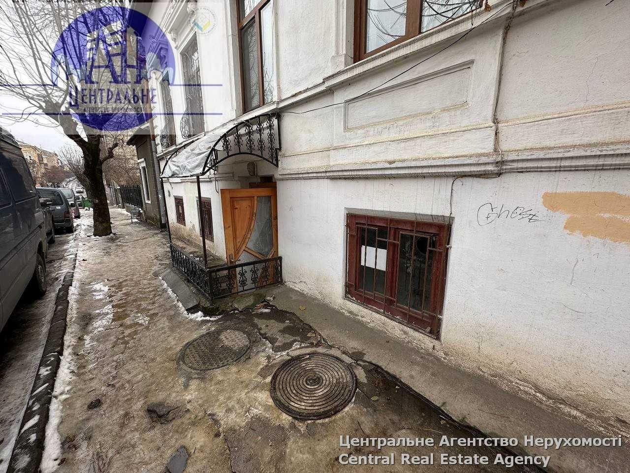 Приміщення в центрі. Фасад. Продаж.