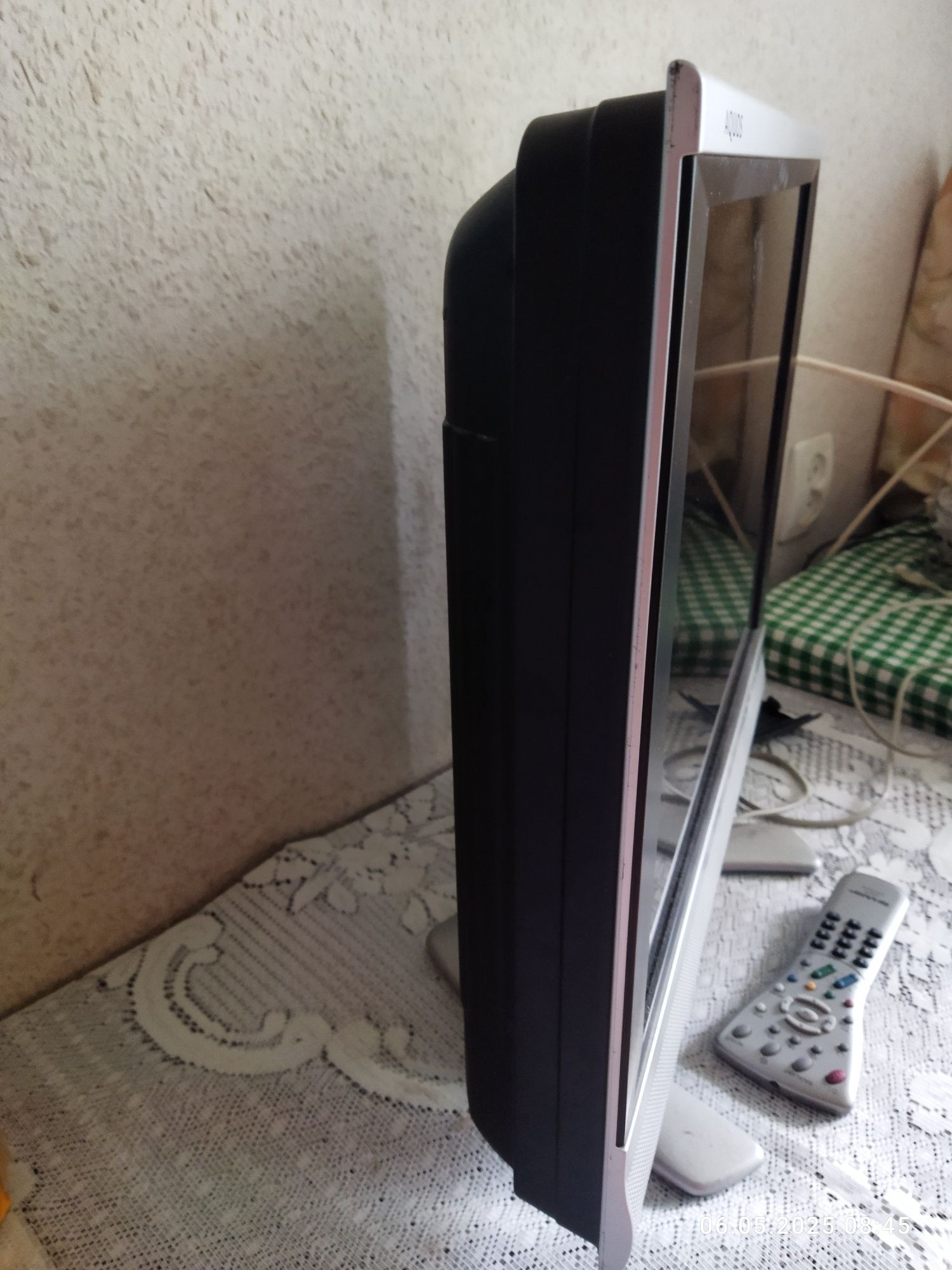 телевізор SHARP LCD