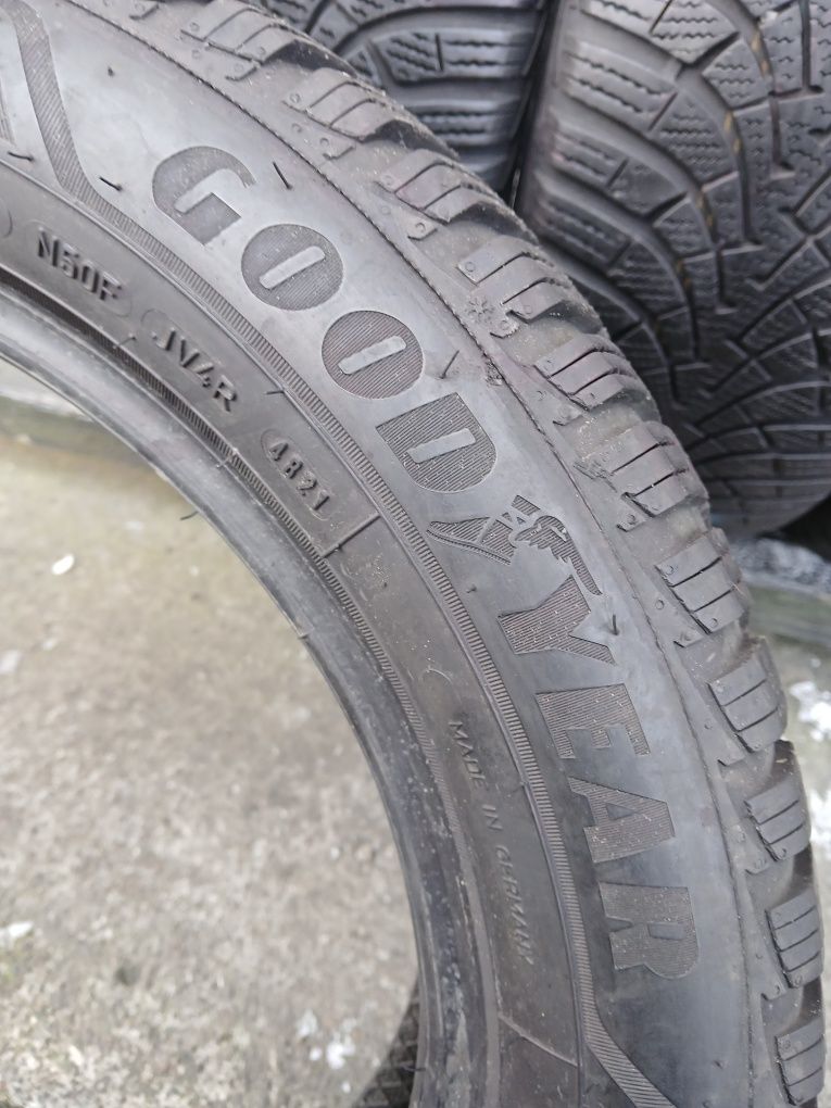 Шини Goodyear 205 55 R 16 4шт Зима (0252) Резина