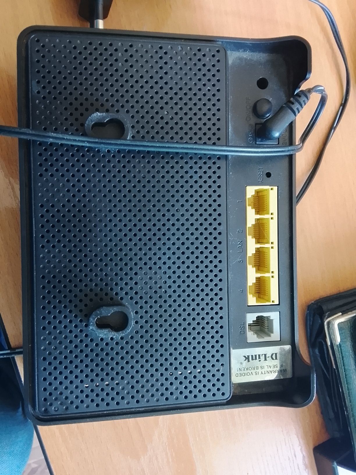 Продам WaiFi роутер D-Link DSL-2750U