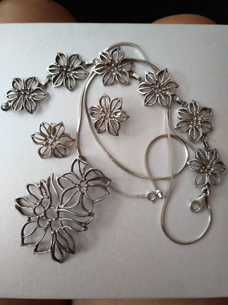 Komplet srebrnej biżuterii bransoletka duża zawieszka kwiaty srebro