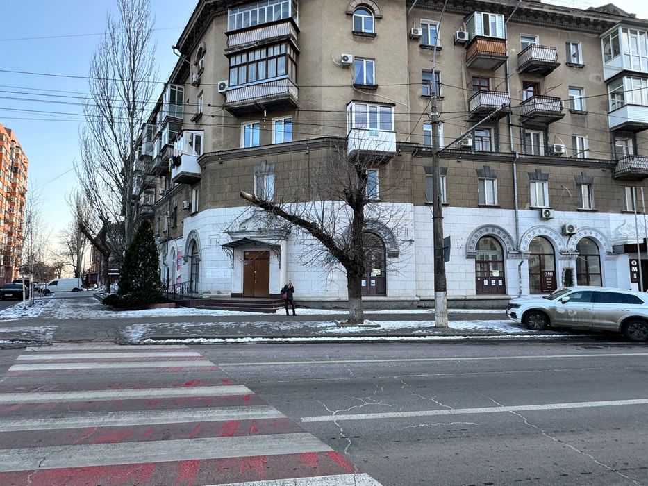 Пр.Центральний/Водопровідна 101 кв.м. фасад прохідняк