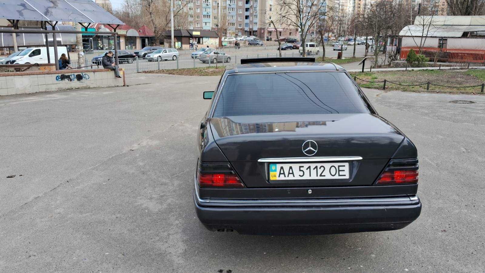 Автомобіль Mercedes-Benz