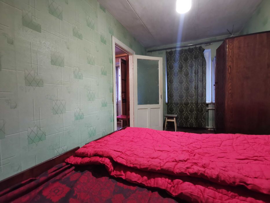 Квартира з трьома кімнатами і підвалом 2 поверх цегляного будинку RD