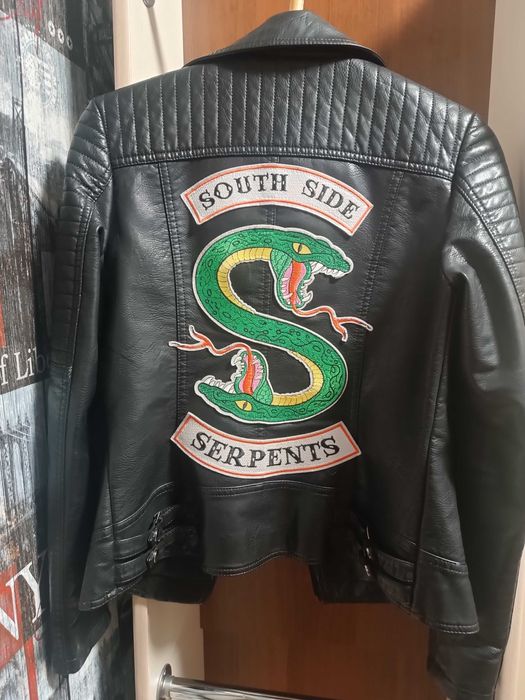 Жіноча чорна  шкіряна куртка  з нашивкою на спині- змія (Riverdale)