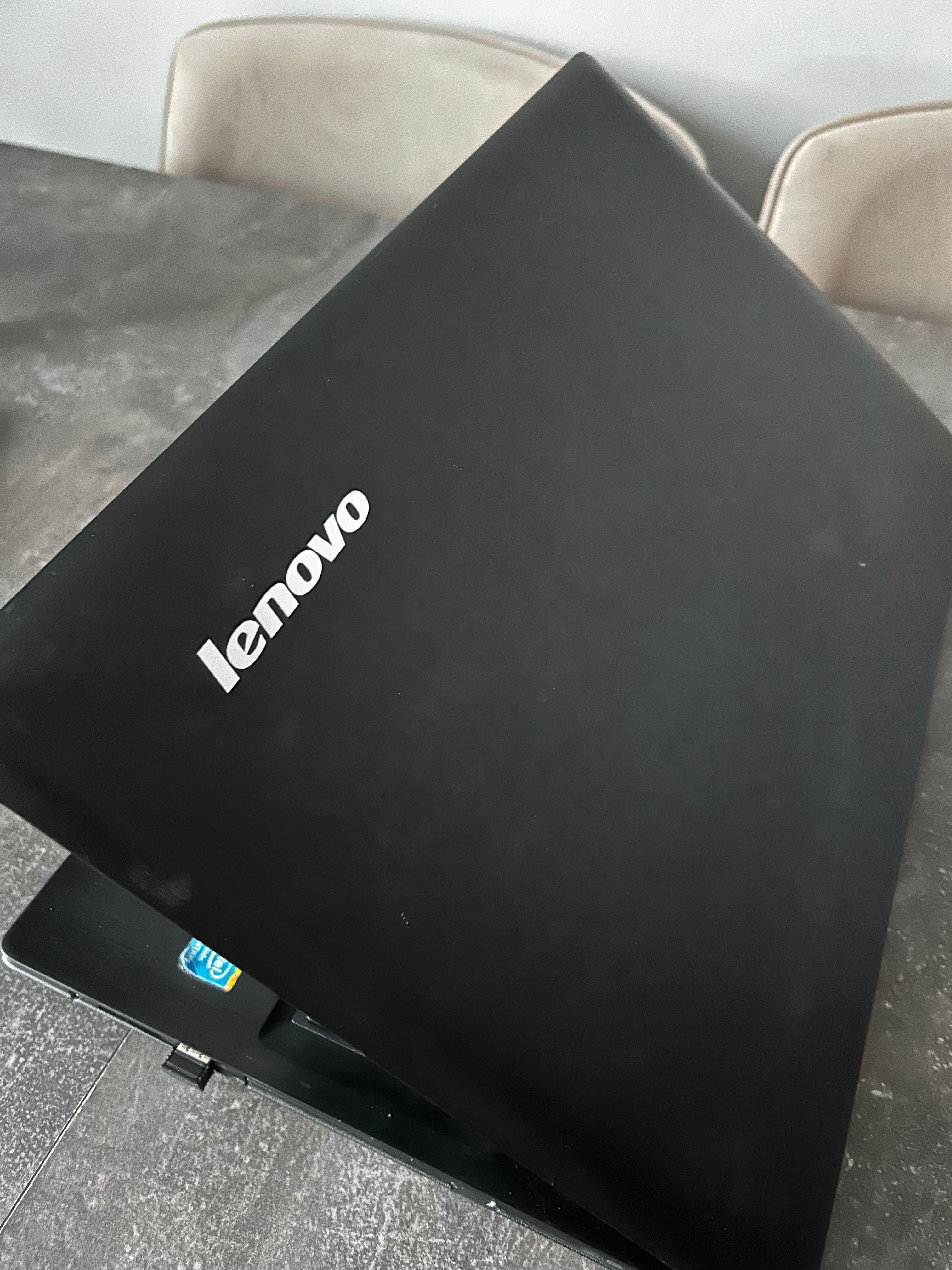 Laptop Lenovo czarny