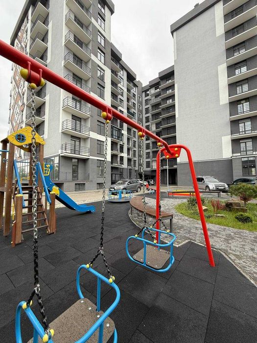 Велика 1 кімнатна квартира у новобудові