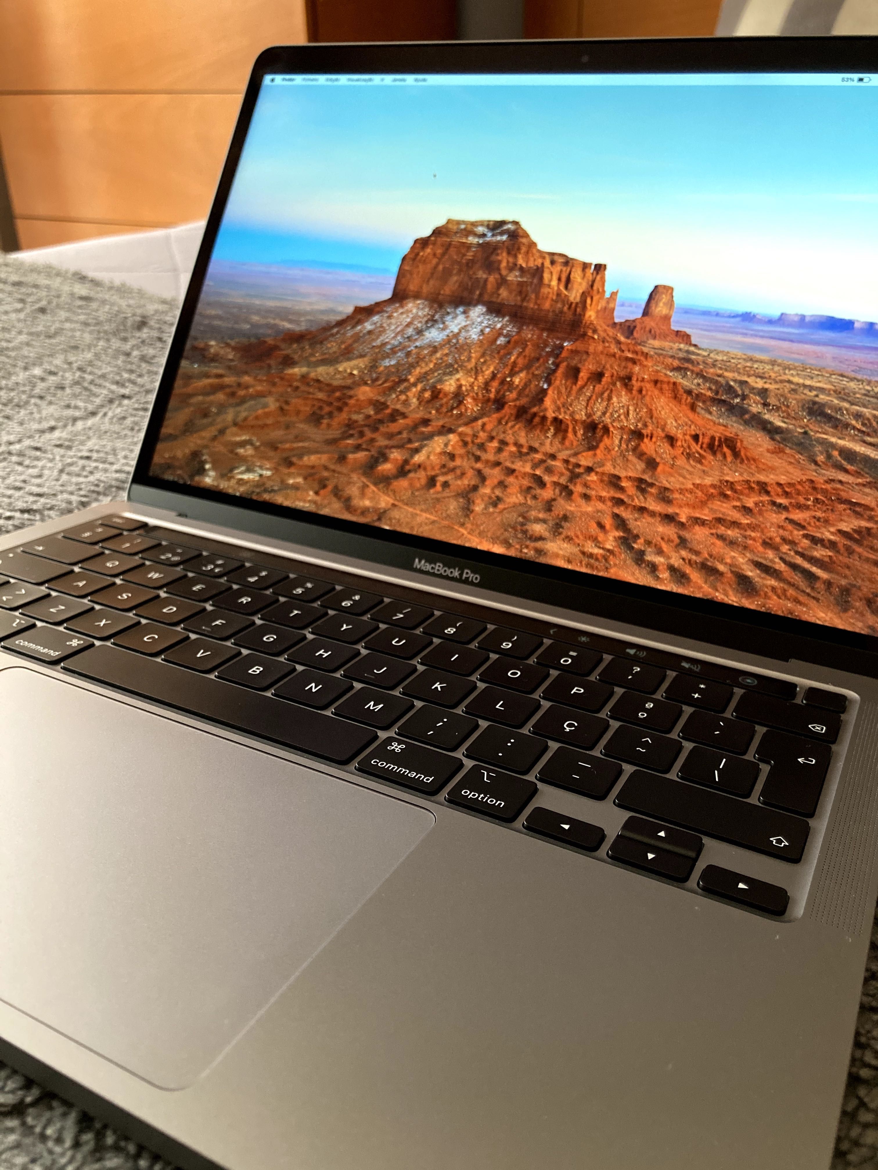 Apple MacBook Pro  (13", M2 2022)