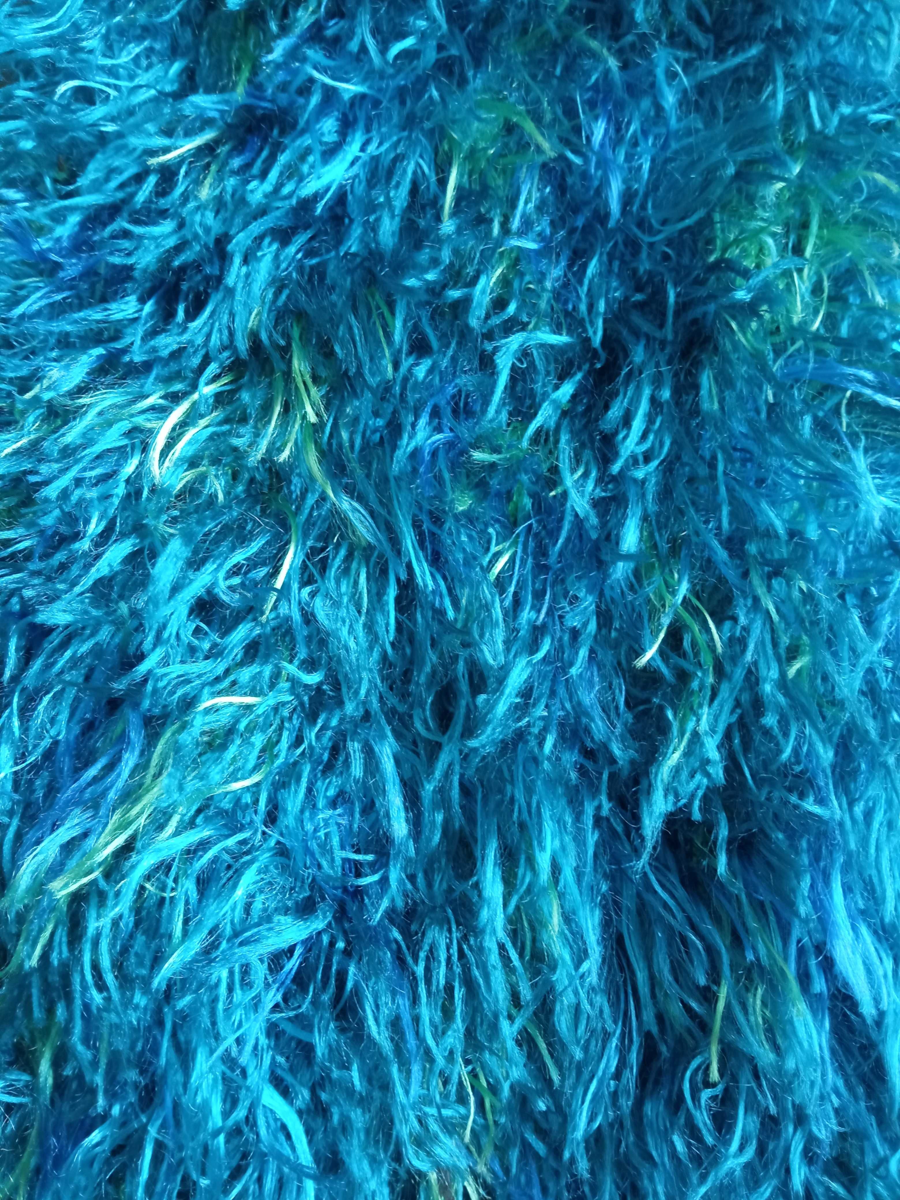 Szalik zimowy włochaty niebieski 170 x 20 cm