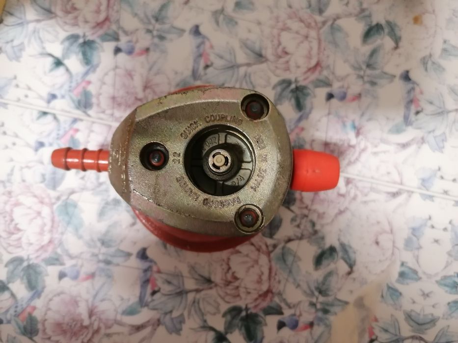 Vasilhame de gaz com redutor para desocupar