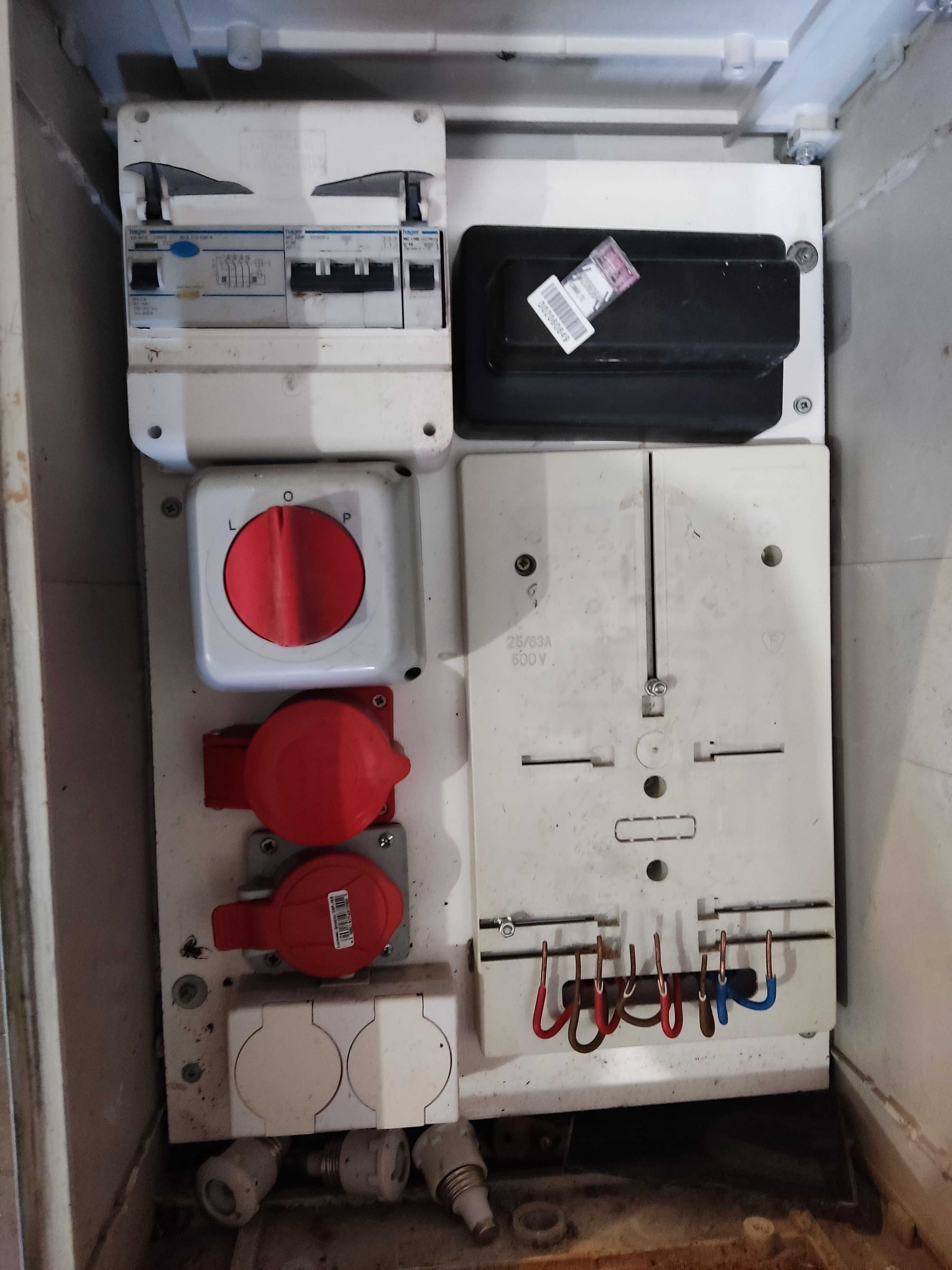 Prowizorka budowlana erbetka skrzynka elektryczna