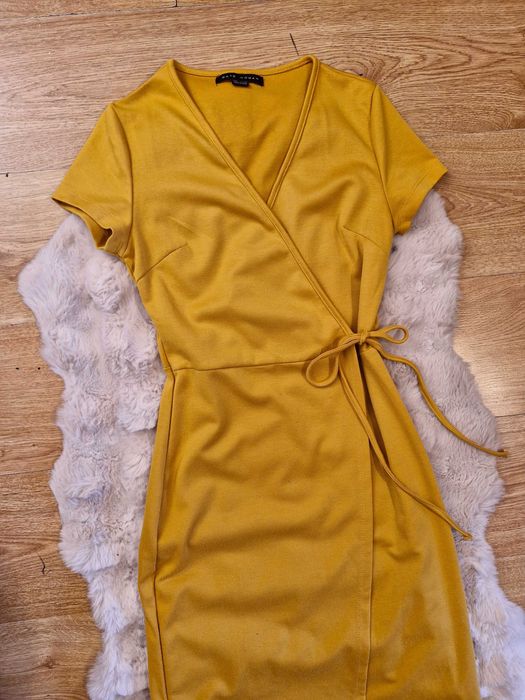 Żółta musztardowa sukienka kopertowa mini Gate XS