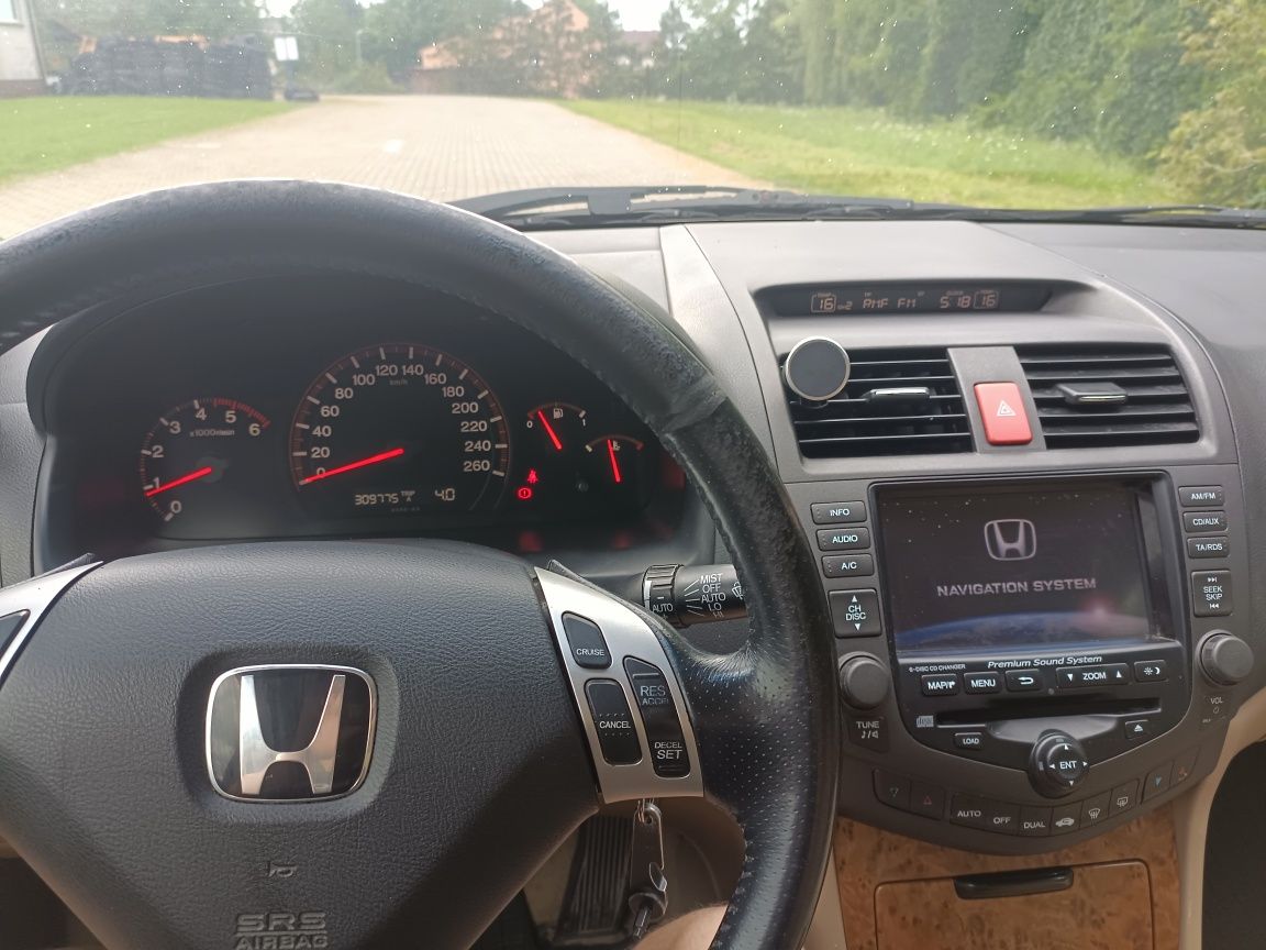 Honda Accord 2004r stan BDB bogata wersja, długie opłaty