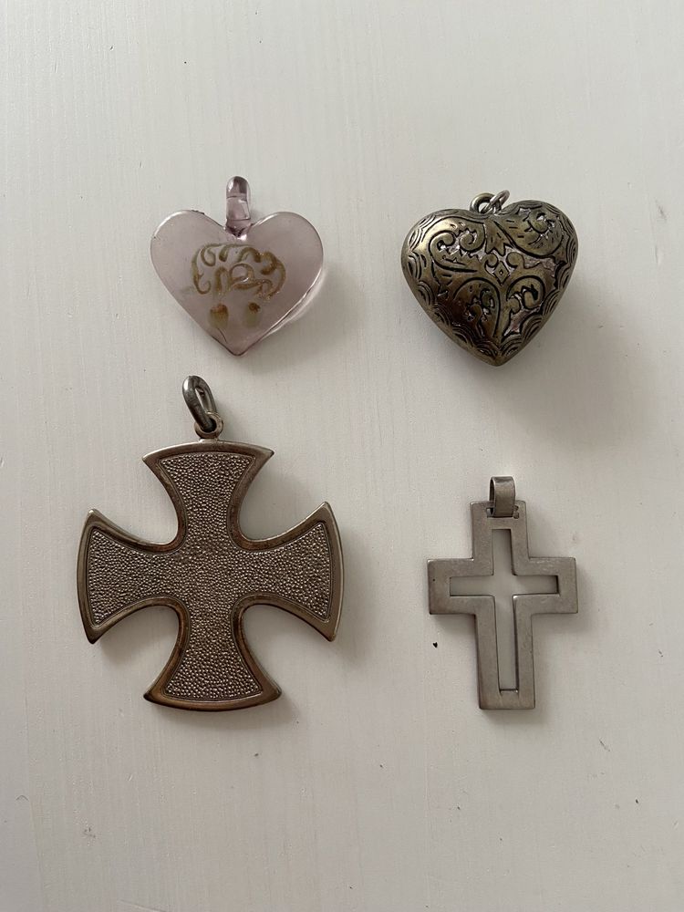 4 Pendentes para colares (coração e cruz)