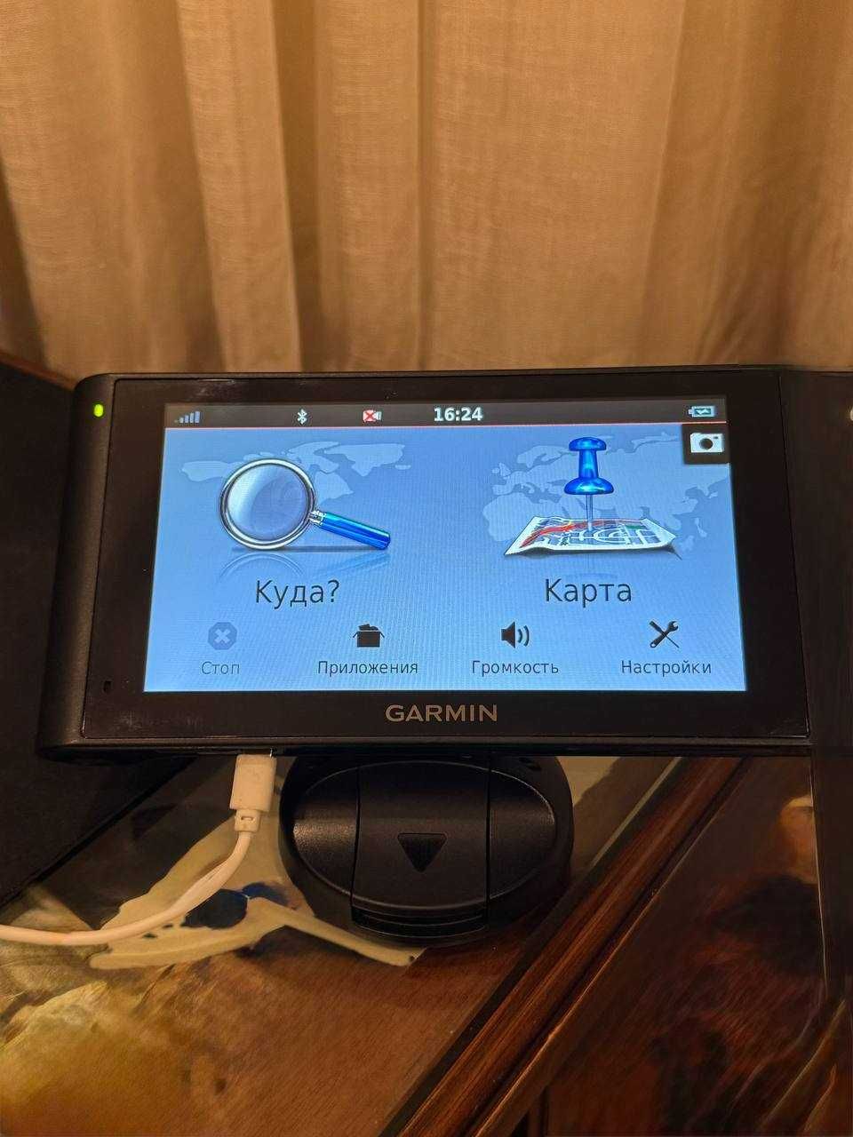 Garmin nüviCam LMT GPS навігатор з відеореєстратором  | Карти | Трафік