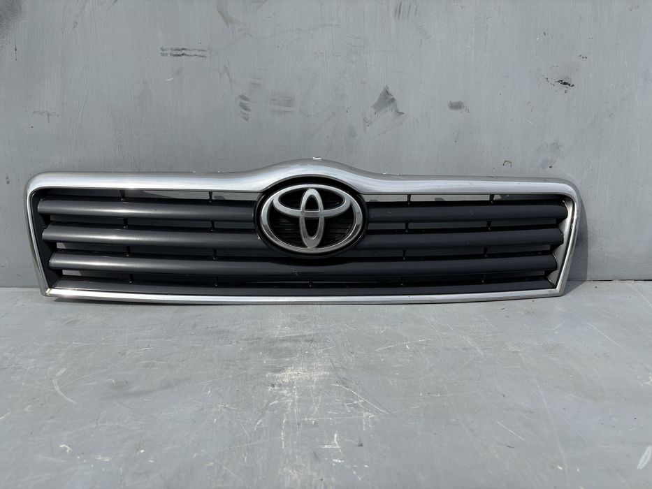 Atrapa przednia grill Toyota Avensis T25