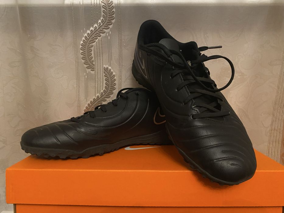 Сорконіжки Nike Tiempo Legend 10 Club TF, 27,5