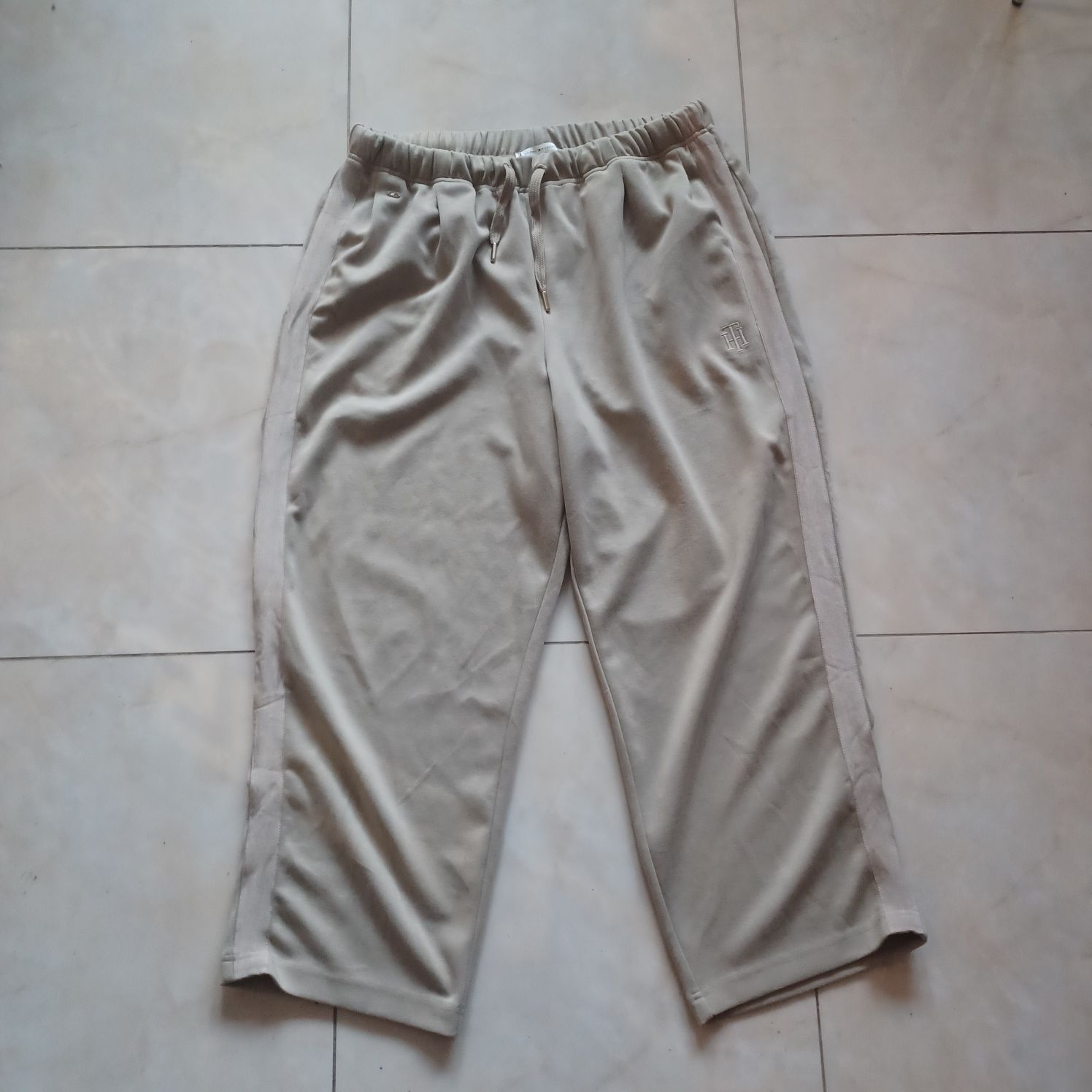 Spodnie dresowe TOMMY HILFIGER oryginalne z lampasem 3/4XL/salon 389zł