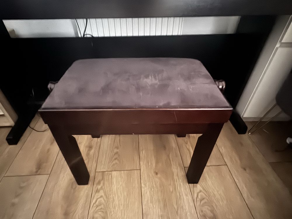 Pianino cyfrowe z krzesłem