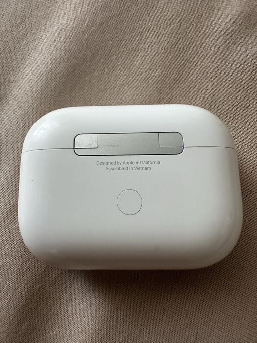 Кейс для наушников Apple AirPods Pro A2190