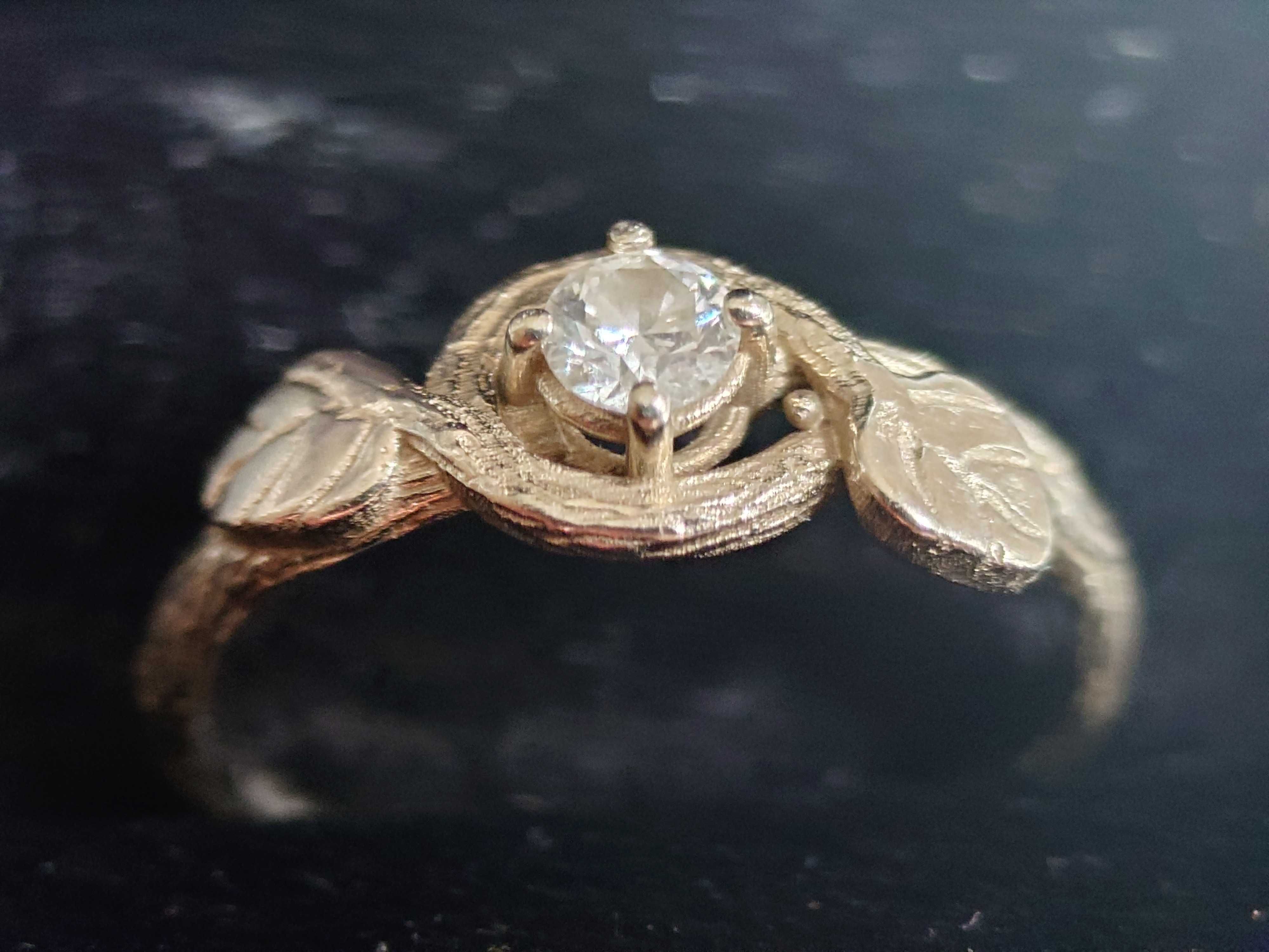 Wyjątkowy pierścionek odlewany /białe złoto /kamień 0,16ct/ rozm.12/52