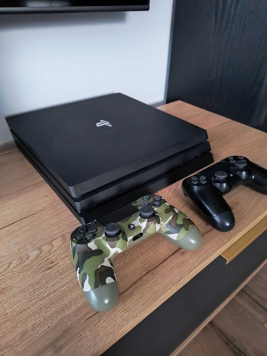PS4 PlayStation 4 PRO !!! Kamera , gry (5 gier)