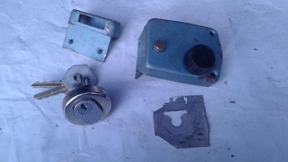 Замок Накладной Дверной