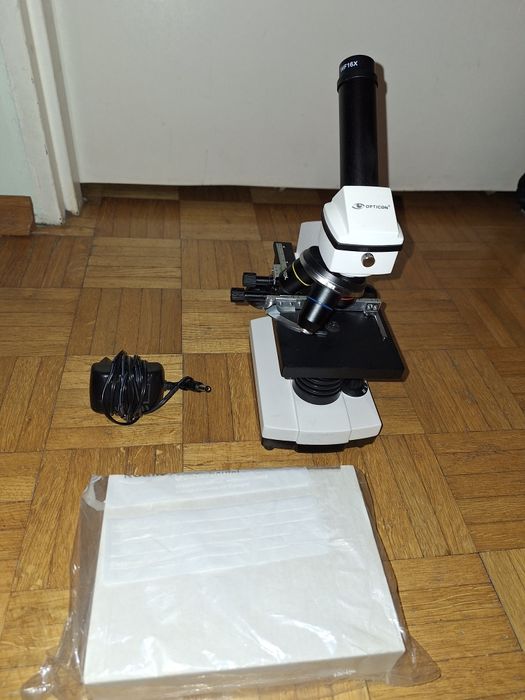 Mikroskop firmy Opticon