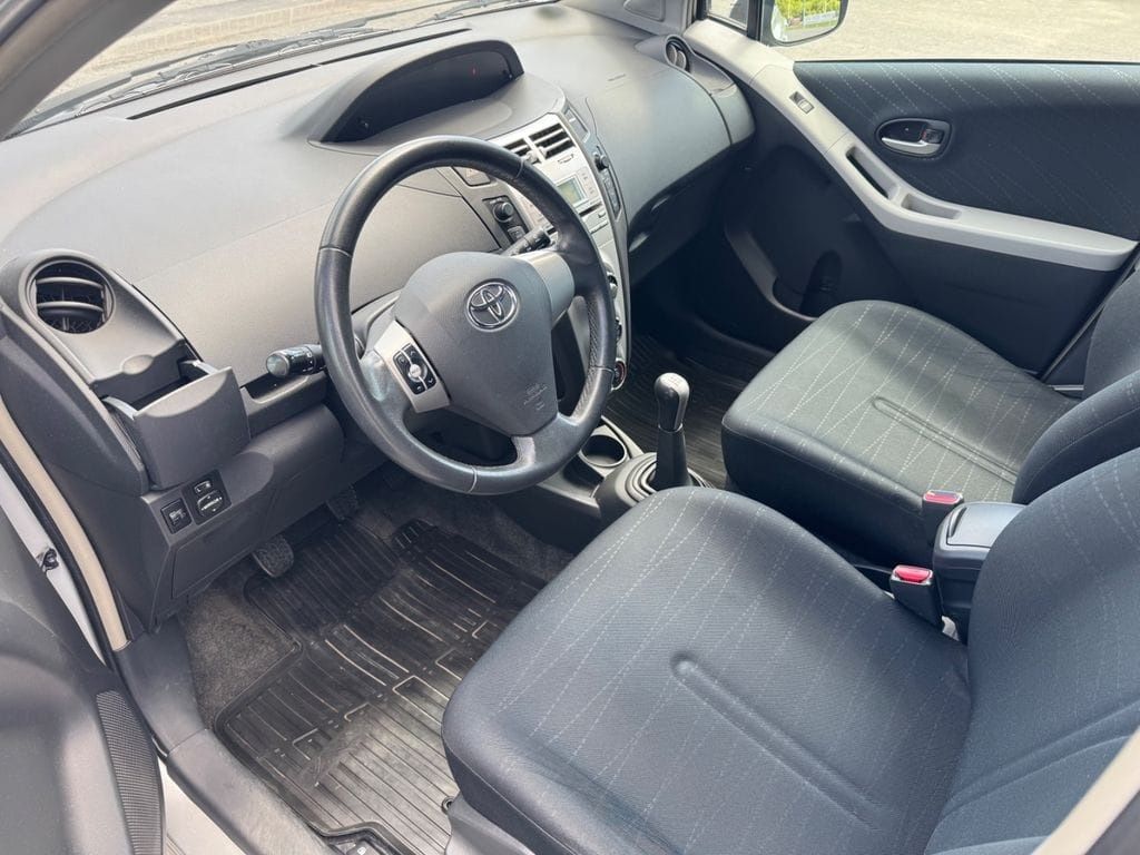 Toyota yaris 1.33 Vvti 101 KM 2009 rok