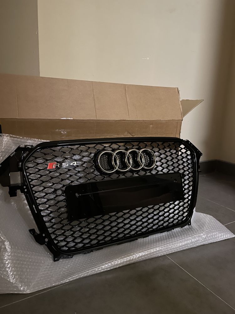Решетка радиатора Audi A4 B8 2012-2015 стиль RS4 черный глянец
