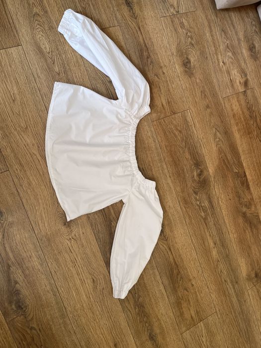 Блуза    жіноча     ,   укорочена.