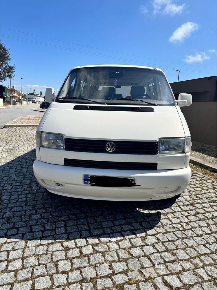 Volkswagen Transporter 9 lugares