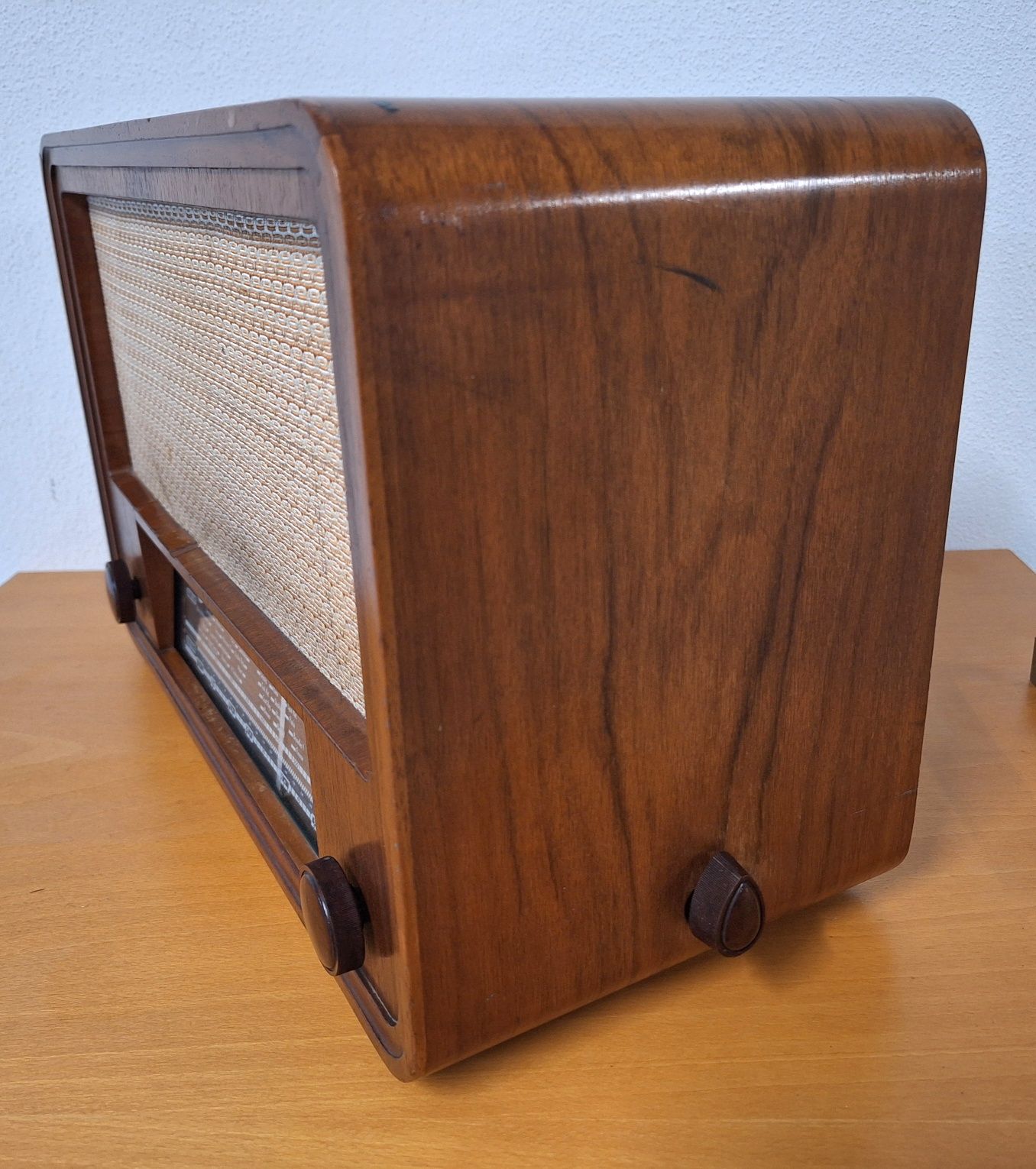 Rádio antigo JURA