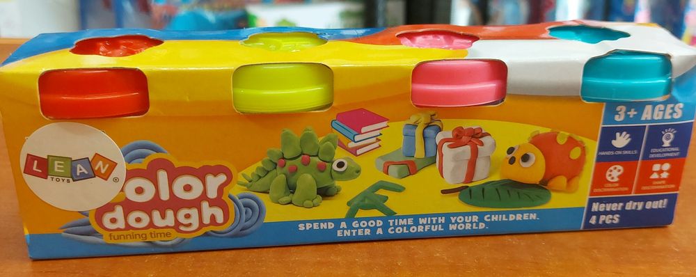 Zestaw kolorowej ciastoliny.