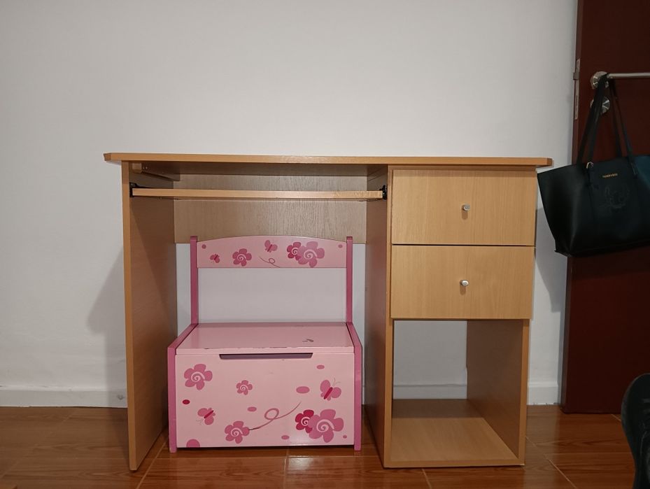 Secretaria com duas gavetas