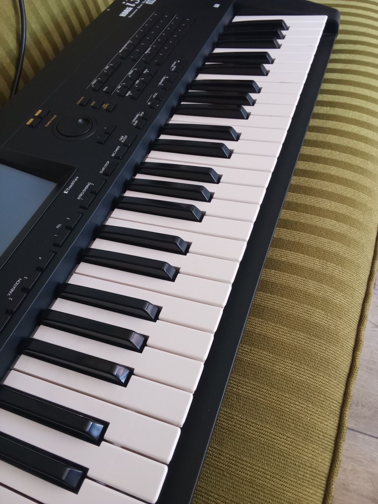 Korg i30 HD SYNTEZATOR KEYBOARD stan idealny