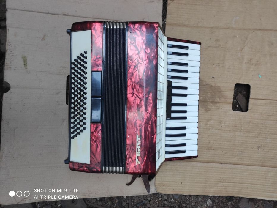 Продам аккордеон заря 2