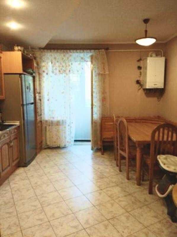 Велика трикімнатна квартира на 2 поверсі з АО Центр міста 118м2