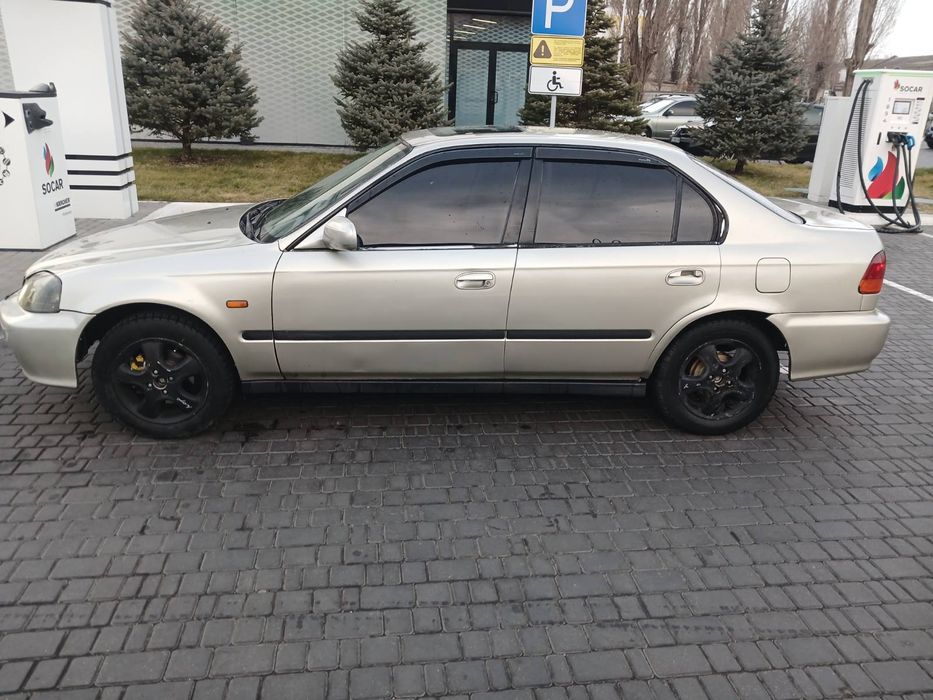 Продаю свою машину honda civic 1999