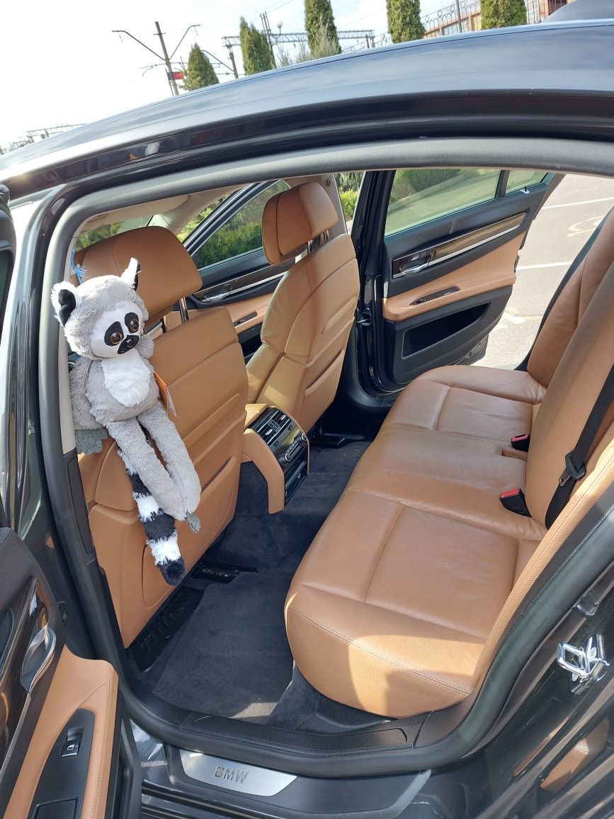 Продам BMW- 740 f 01 Бмв