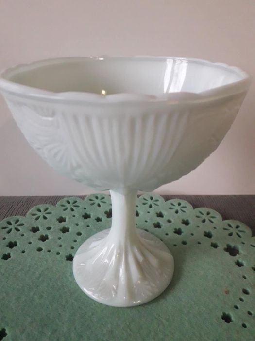 Cukiernica pucharek wachlarze biel lattimo Ząbkowice