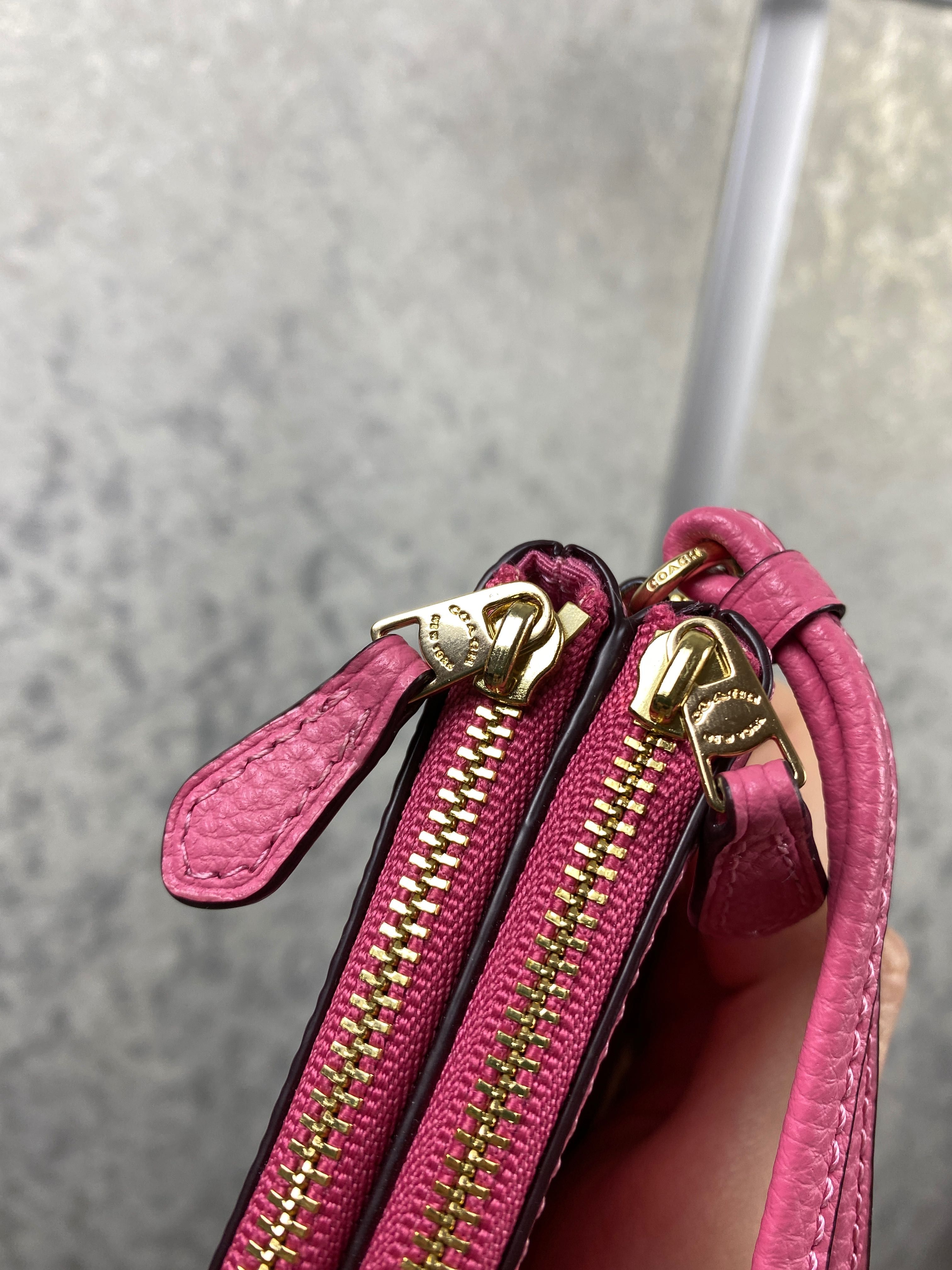 Женский кожаный кошелек/клатч Coach Double Corner Zip Wristlet