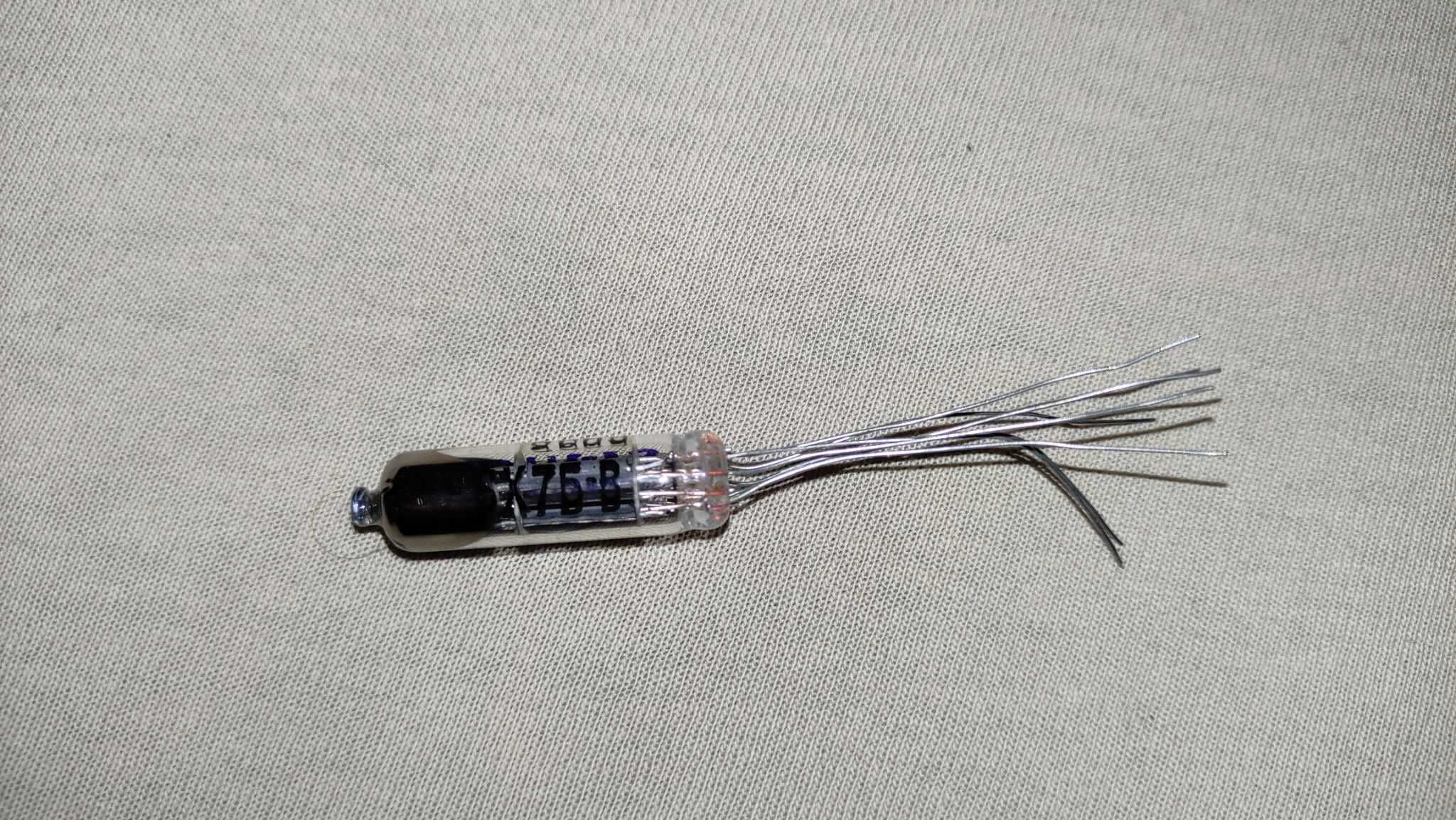 Lampa miniaturowa 6X7B-W podwójna dioda NOS 6 sztuk