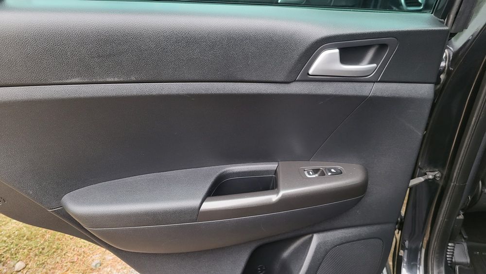 Продам офіційний KIA SPORTAGE