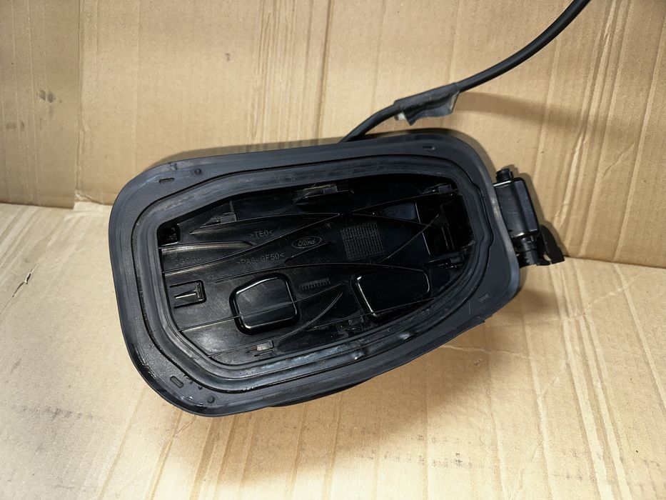 Wlew paliwa Ford Transit Connect