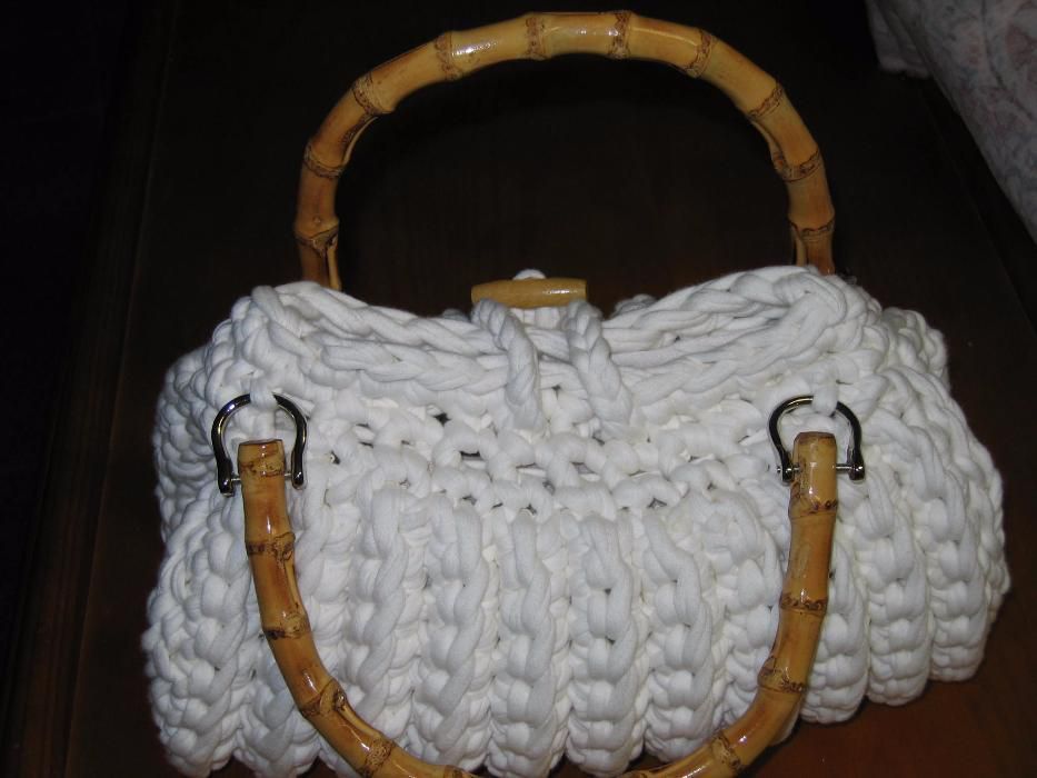 Mala em tecido de  trapilho